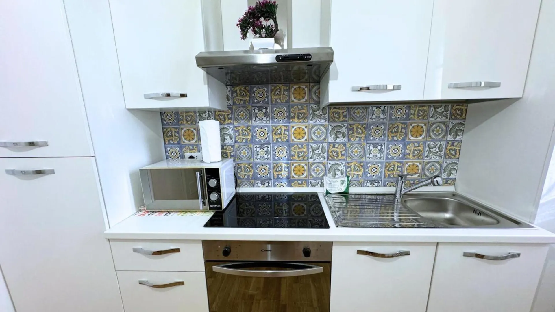 Apartment Green House- 1 Min Metro - 15 Min Duomo Milan Italy